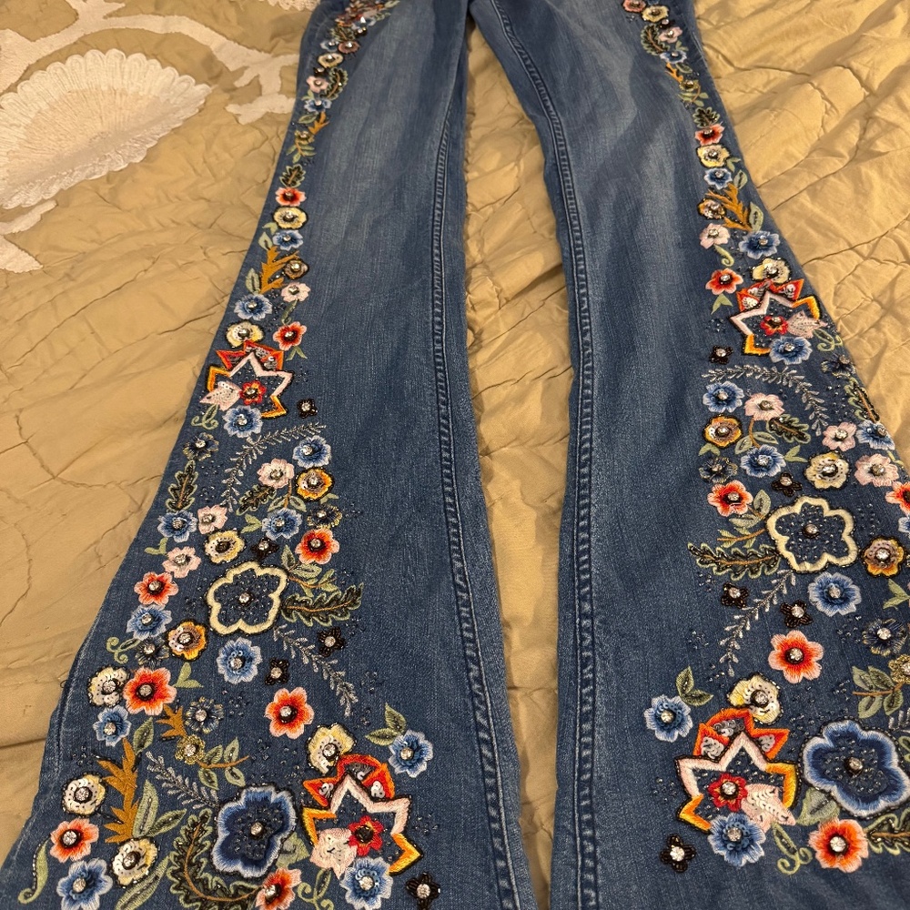 Gorgeous Embroidered Embellished Alice + Olivia Jeans Size 26